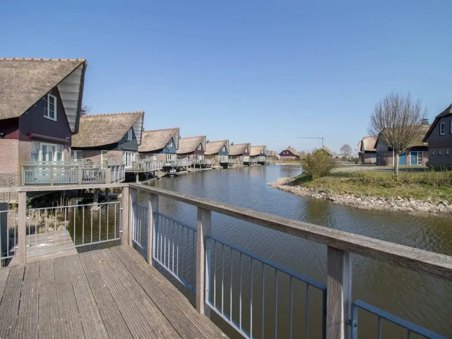 Thatched Villa by Ijsselmeer