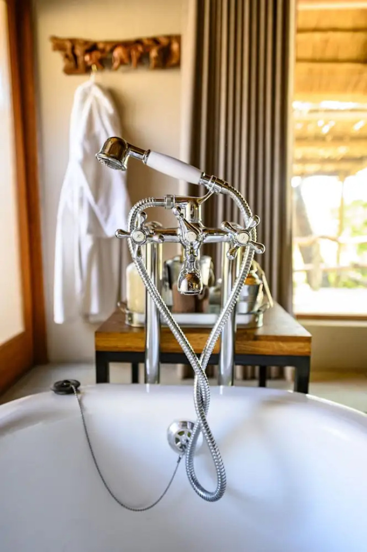 Toro River Lodges Big 5 Exclusive Safari