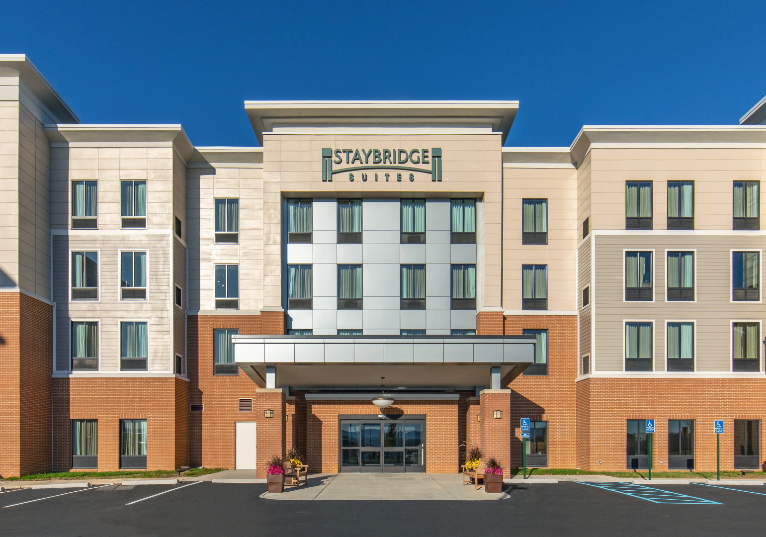 Staybridge Suite Charlottesville Airport
