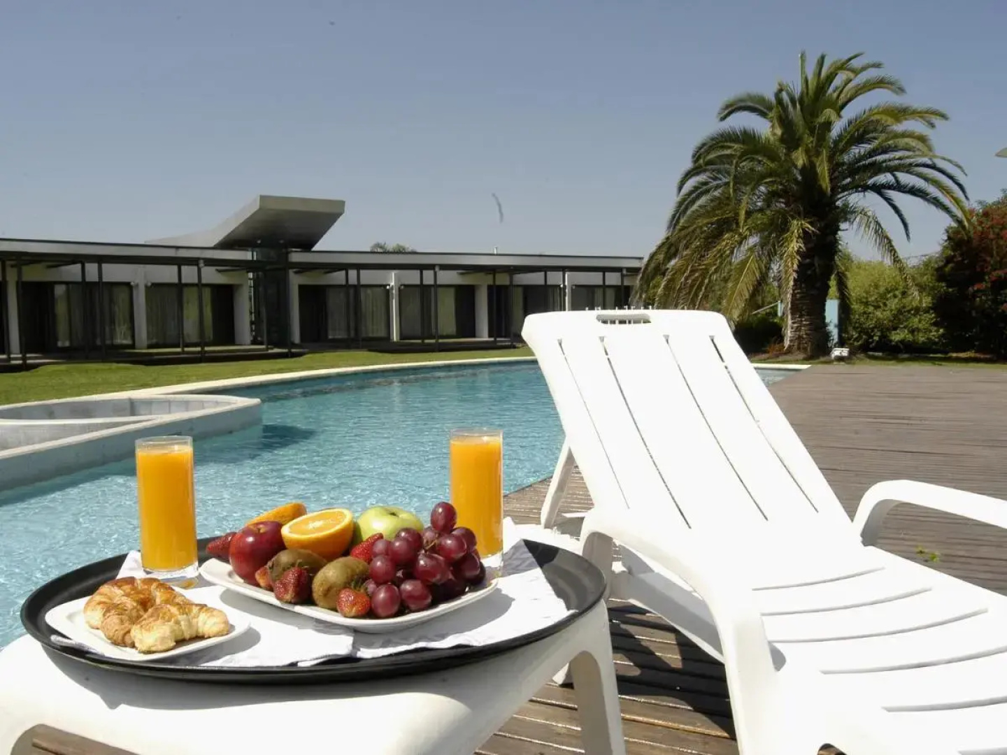 Camberland Resort And Suites Pilar