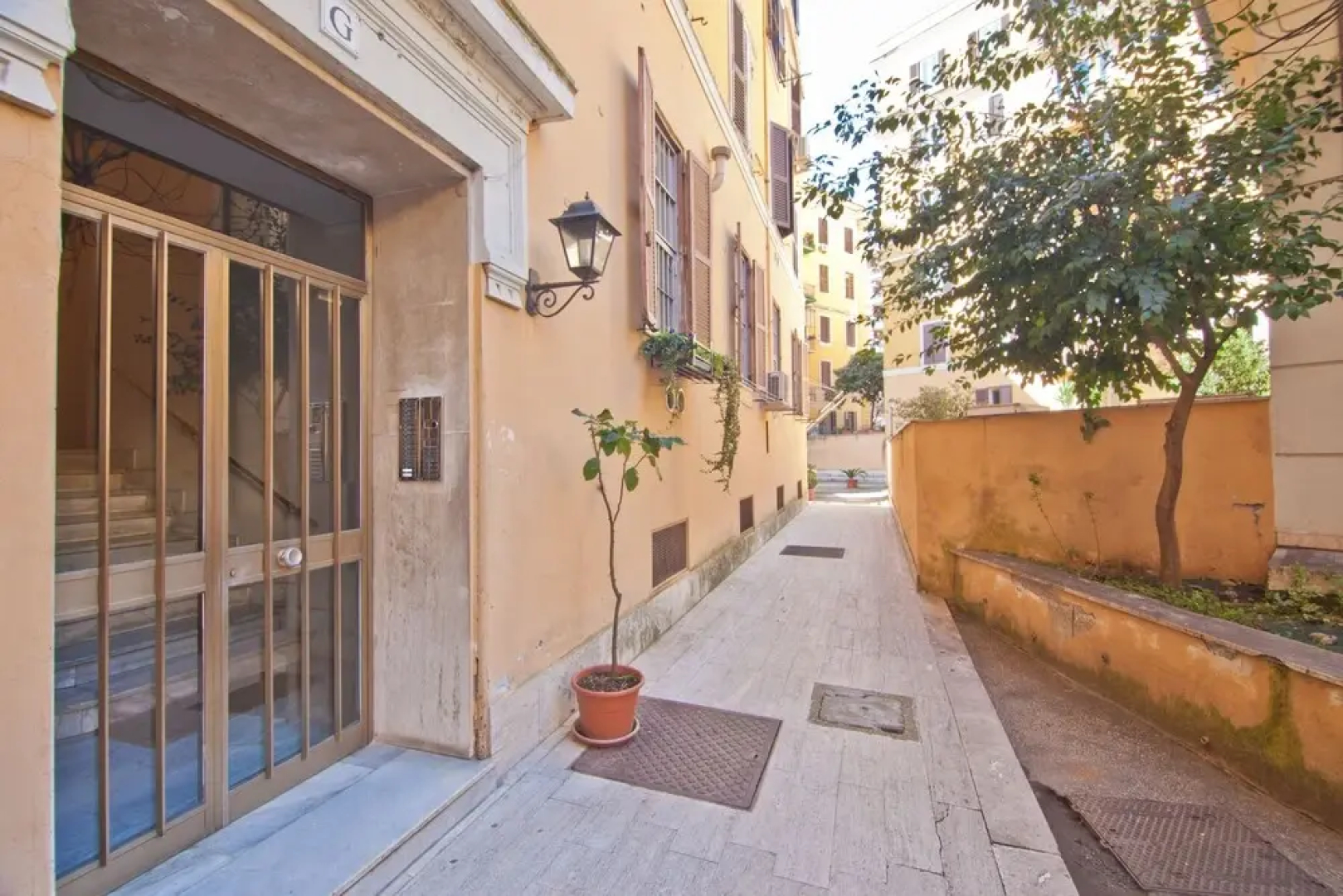 Porta Portese Colorful Flat
