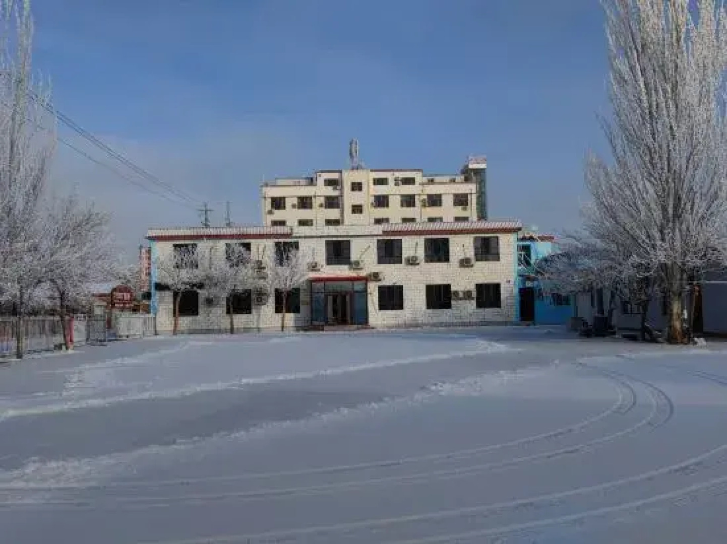 Ejinaqi Luxing Hostel