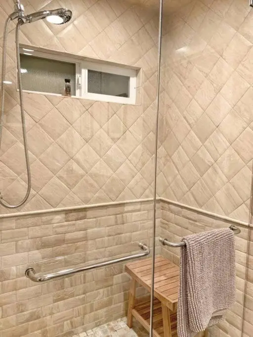 Cute Home 7 Blocks To Beach . Xbox . Bikes . Pets