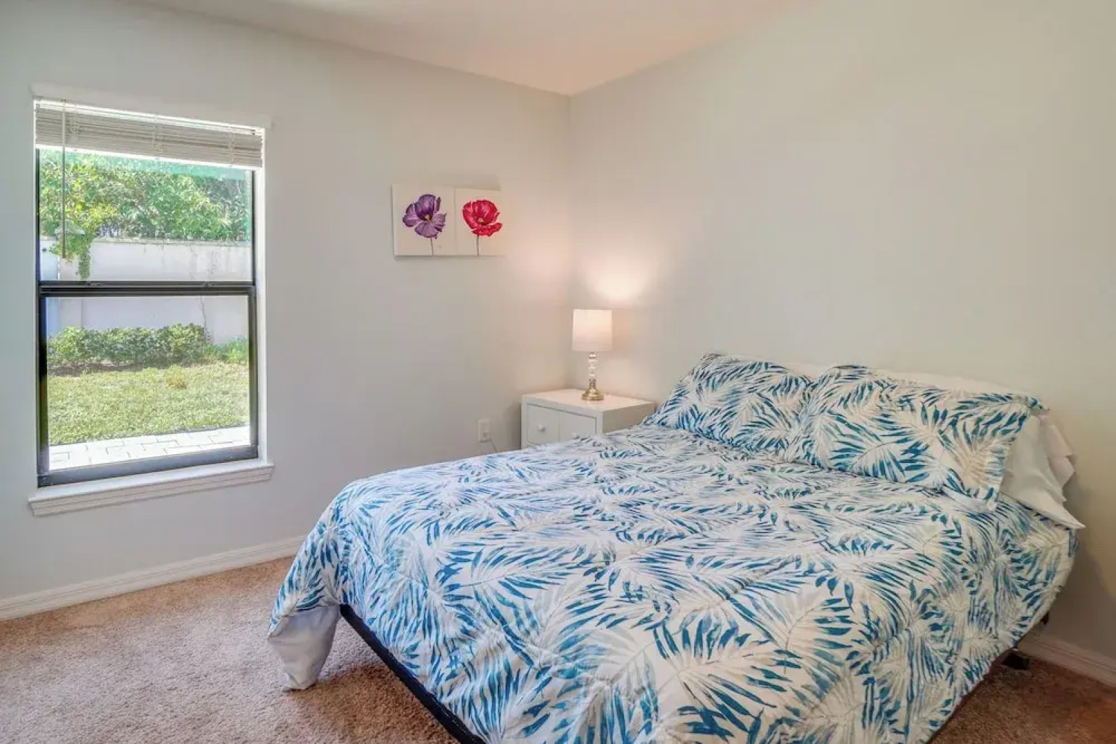 Tavares Retreat w/ Covered Patio & Private Yard
