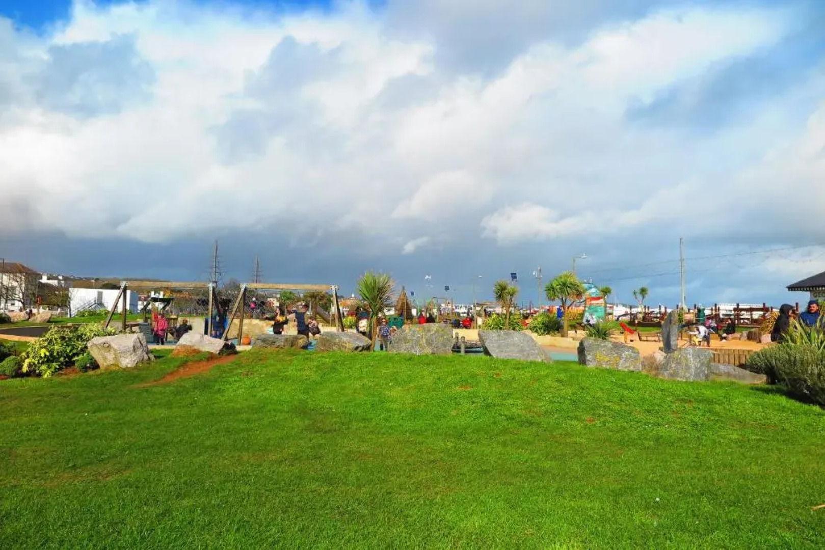 Esplanade Court Apartments With Seasonal Swimming Pool