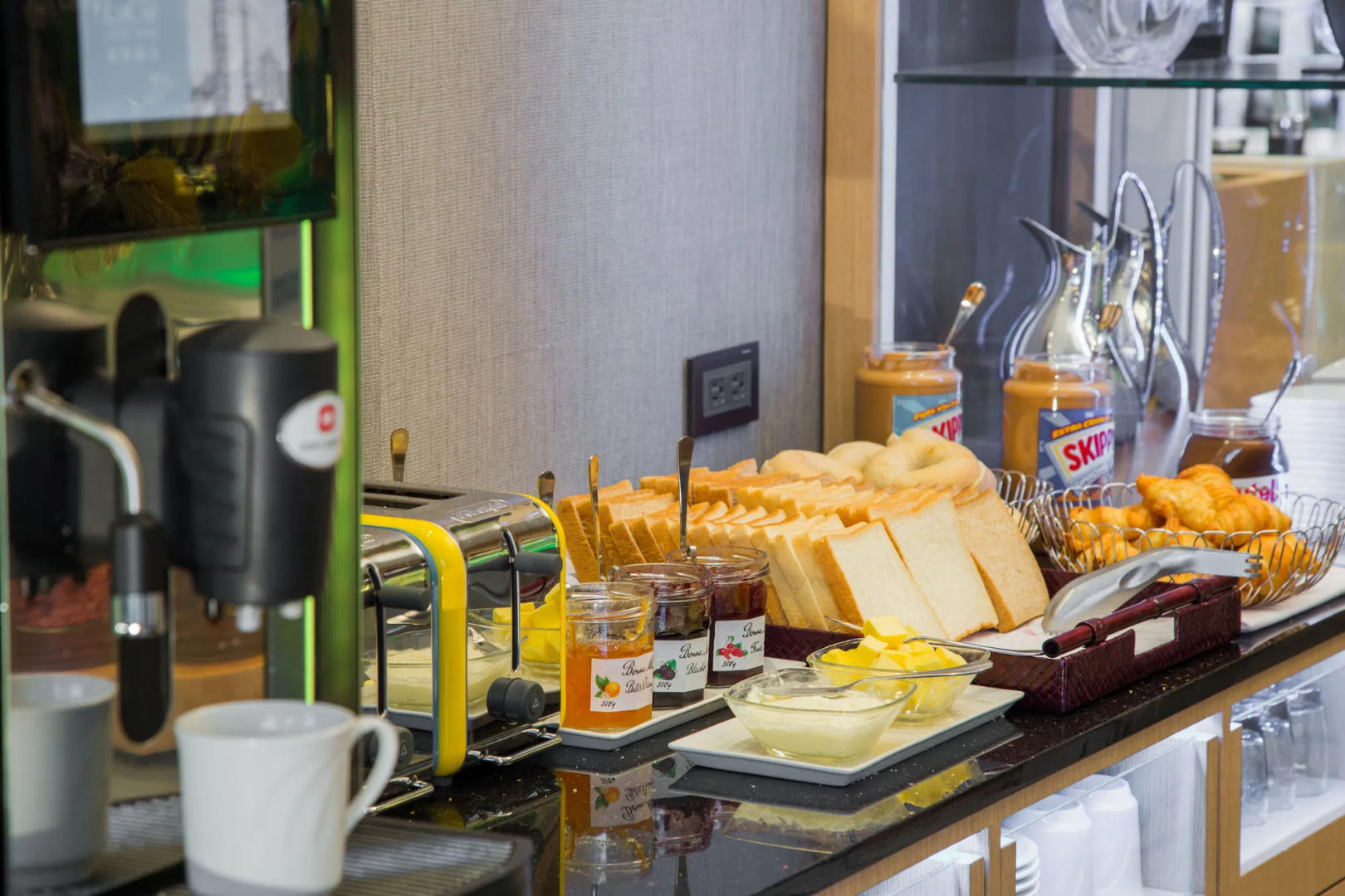 Lacle Hotel - Luzhou Taipei