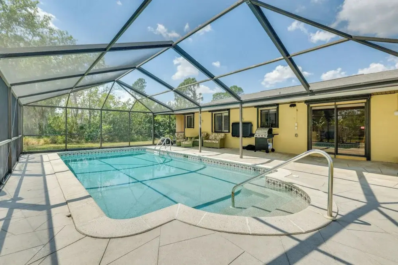 Saltwater Pool & Lanai: Lehigh Acres Escape!