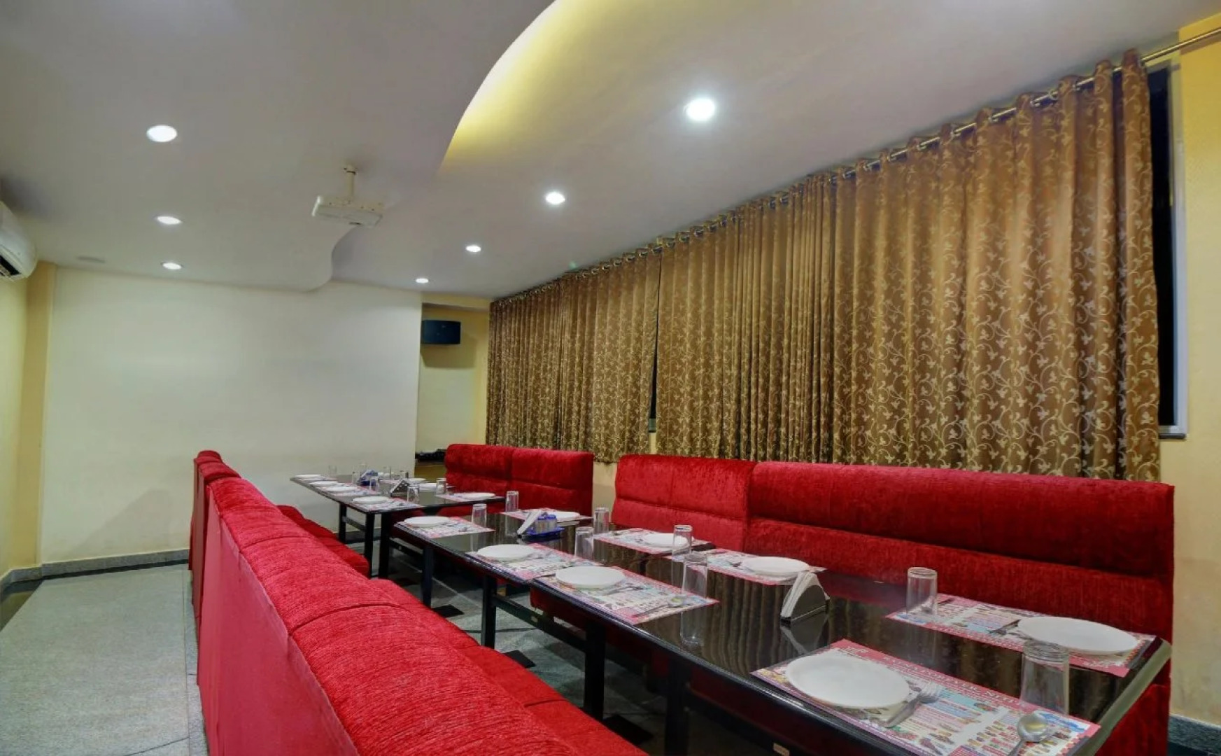 Capital O 22439 Ratna Forever