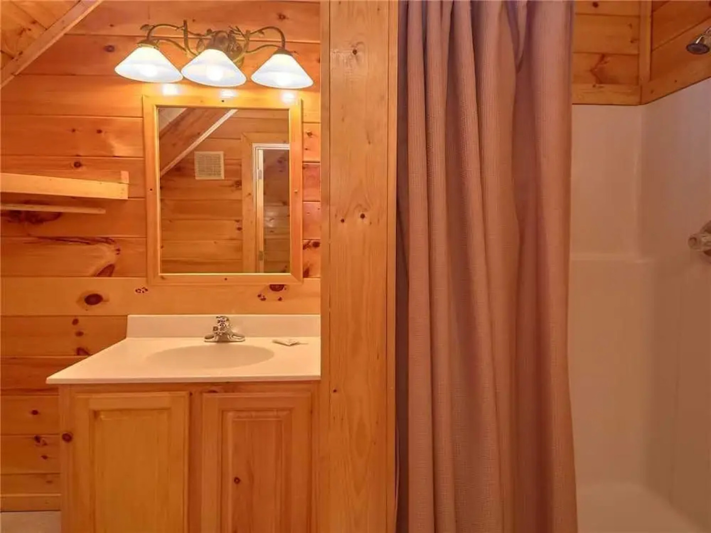 Close to Heaven - Two Bedroom Cabin