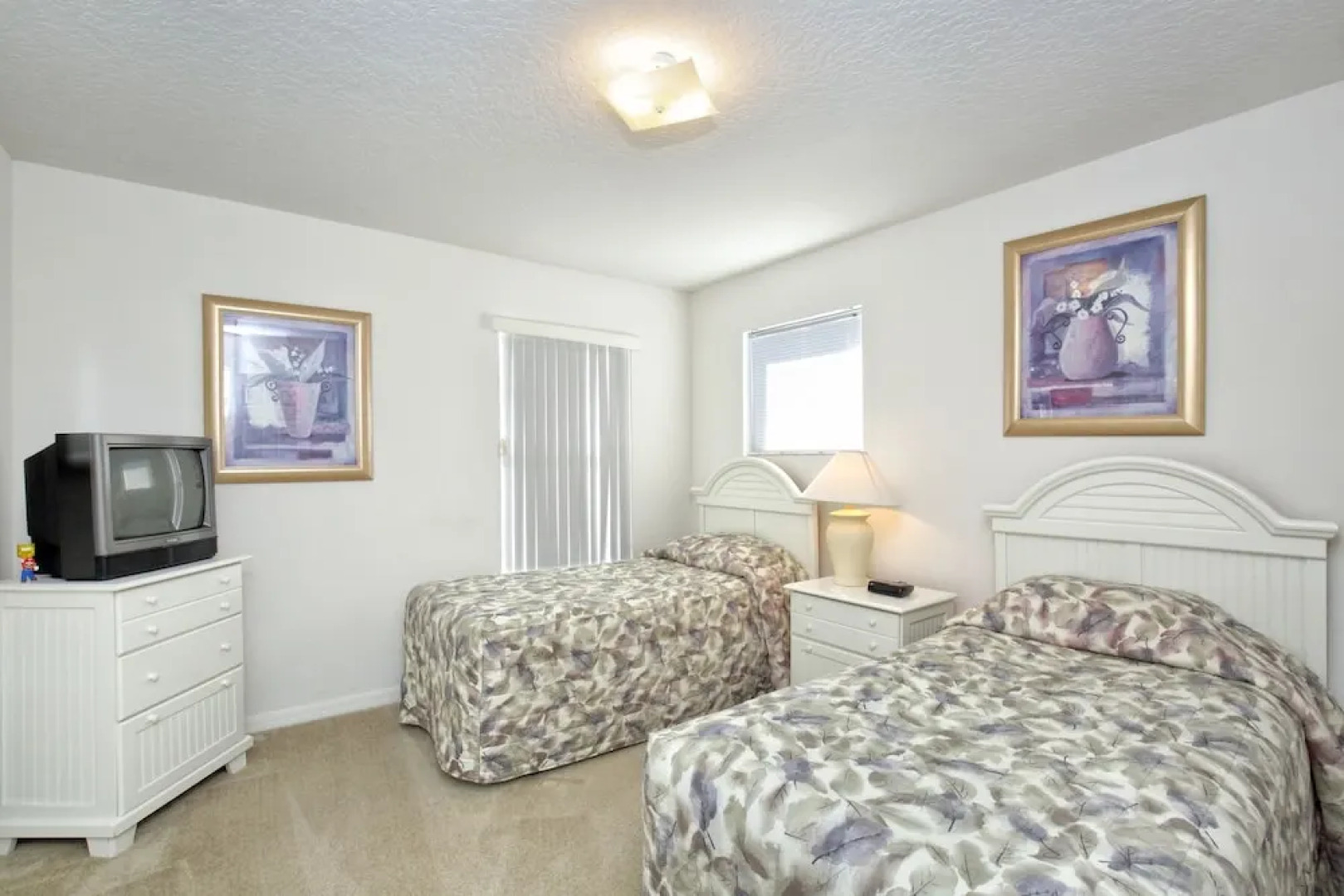 Magnificent Large Home w Pool and Spa