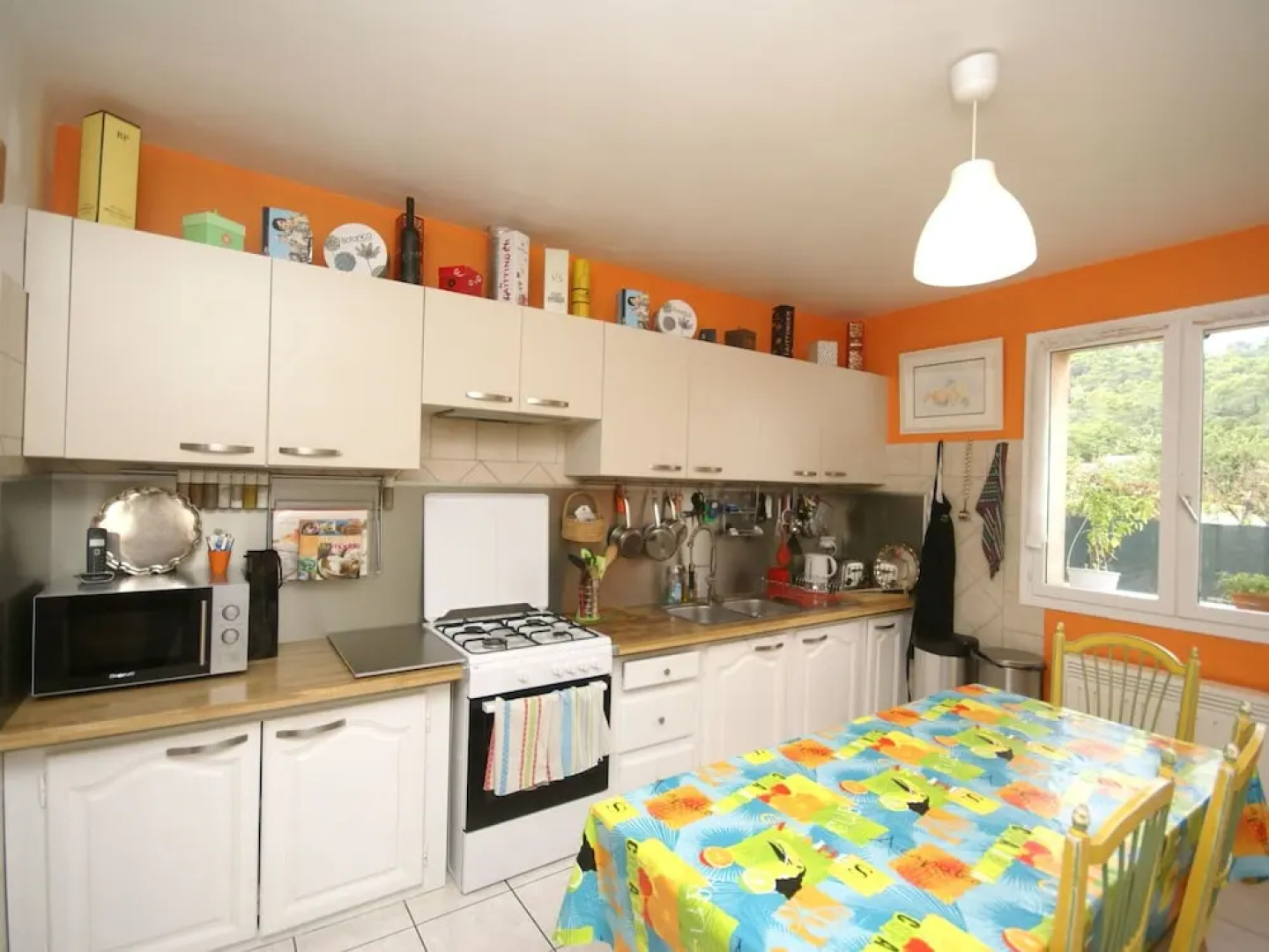 Airconditioned, Spacious Villa in Garéoult With a Private Pool