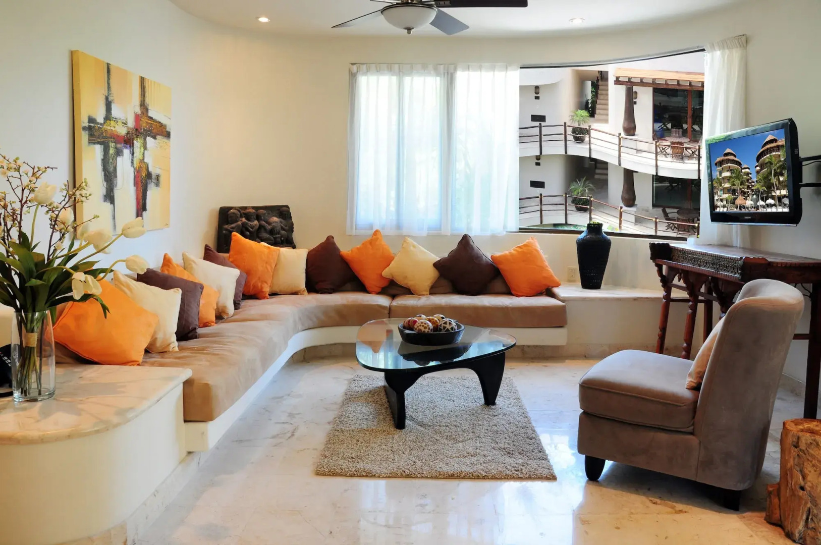 El Taj Oceanfront & Beachside Condo Hotel