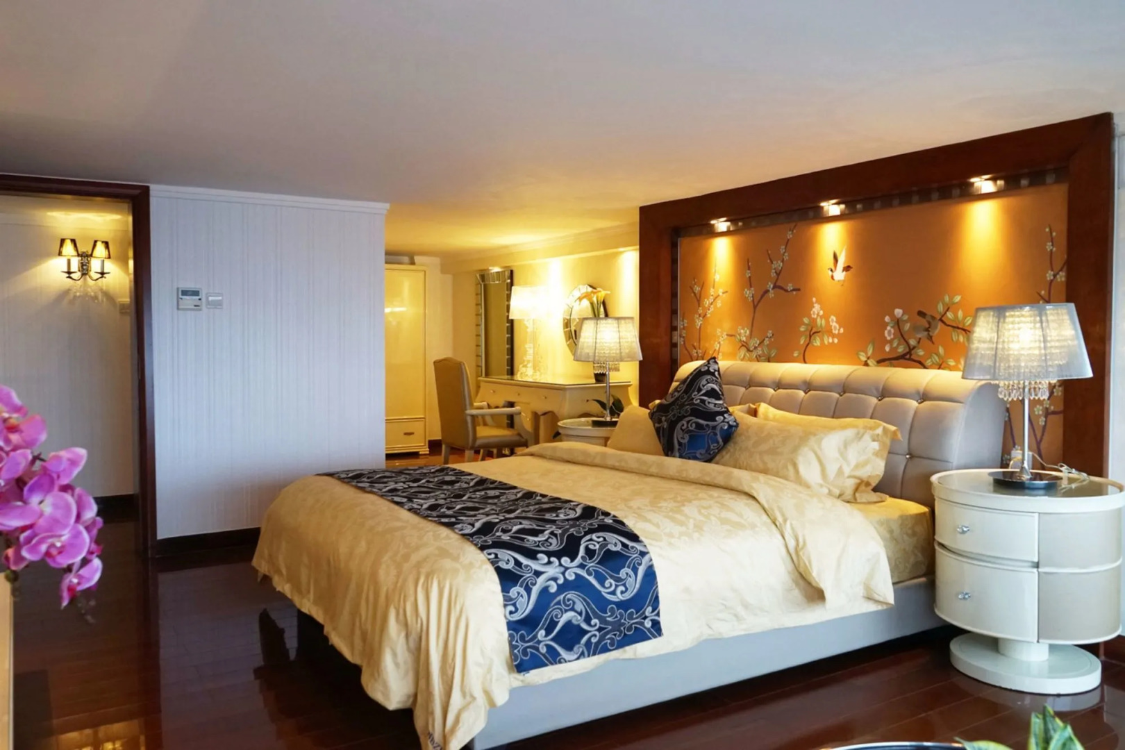 South & North International Apartment