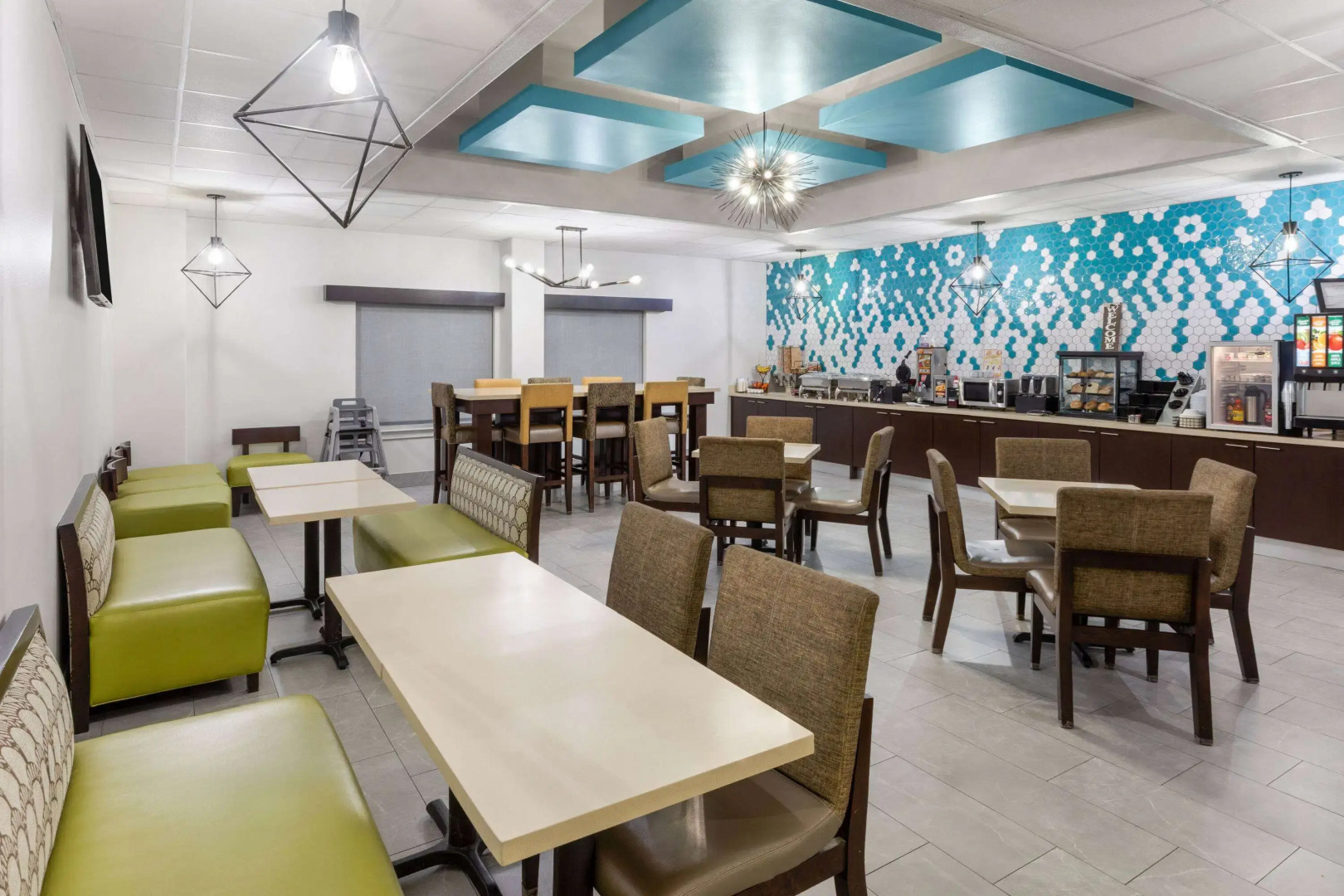 La Quinta Inn & Suites by Wyndham Angleton