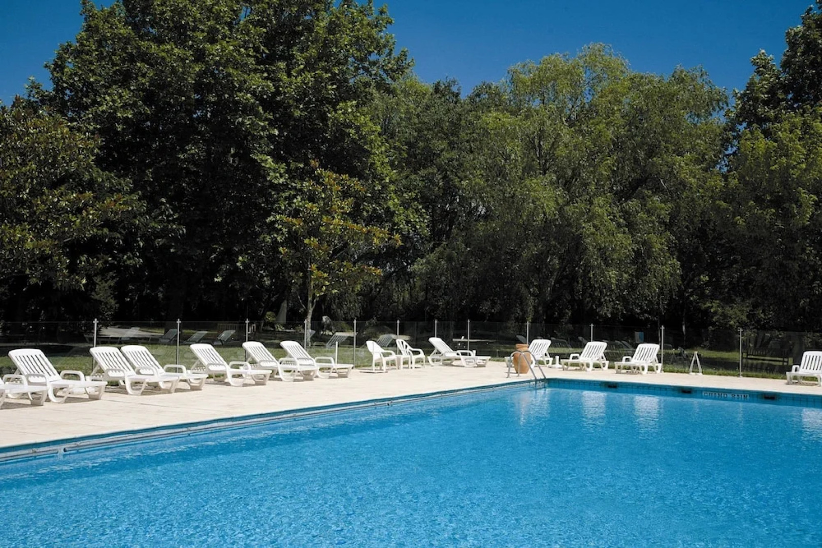 Logis Hostellerie Domaine De La Reynaude