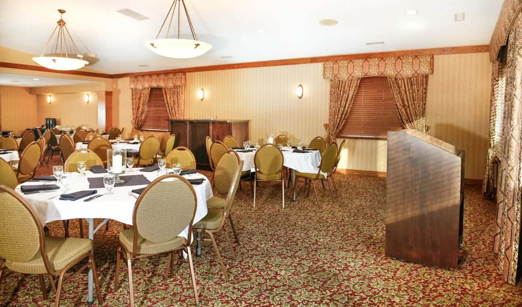 Stony Plain Inn And Suites