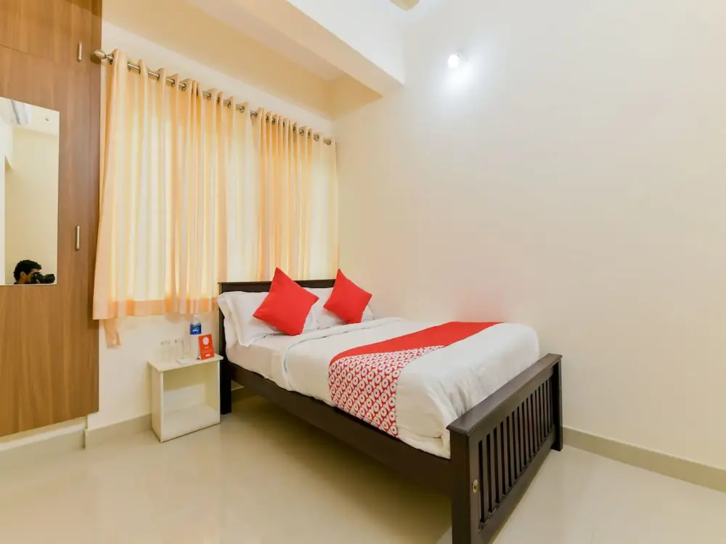 OYO 14879 Home Modern 1 BHK Airport