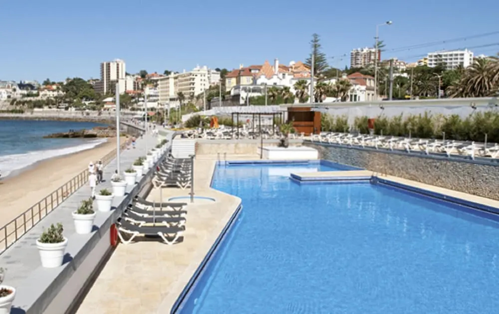 Cushy Apartment with garden in Estoril