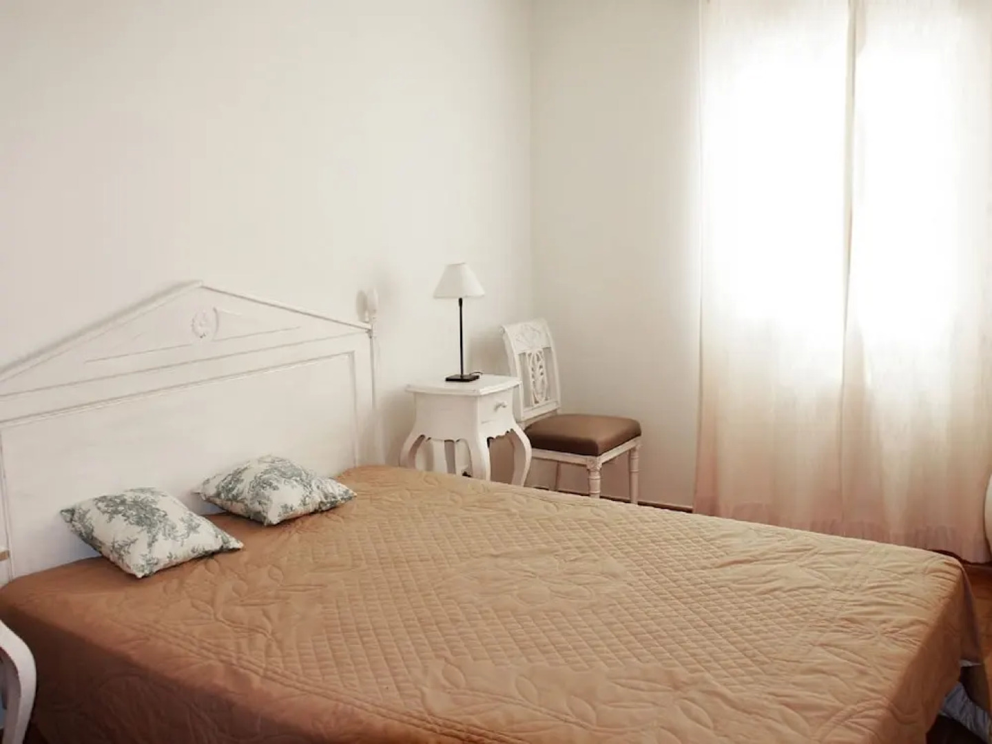 Semi-detached villa with dishwasher, close to the village