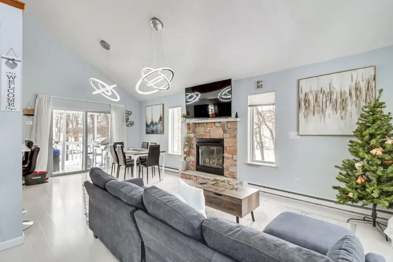 Long Pond Home w/ Private Hot Tub & Game Room