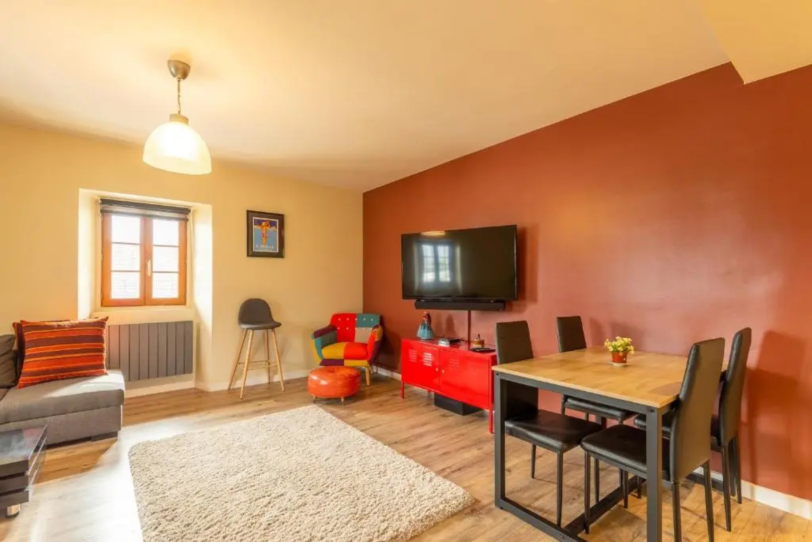 Spacious apartment with two terraces and private parking