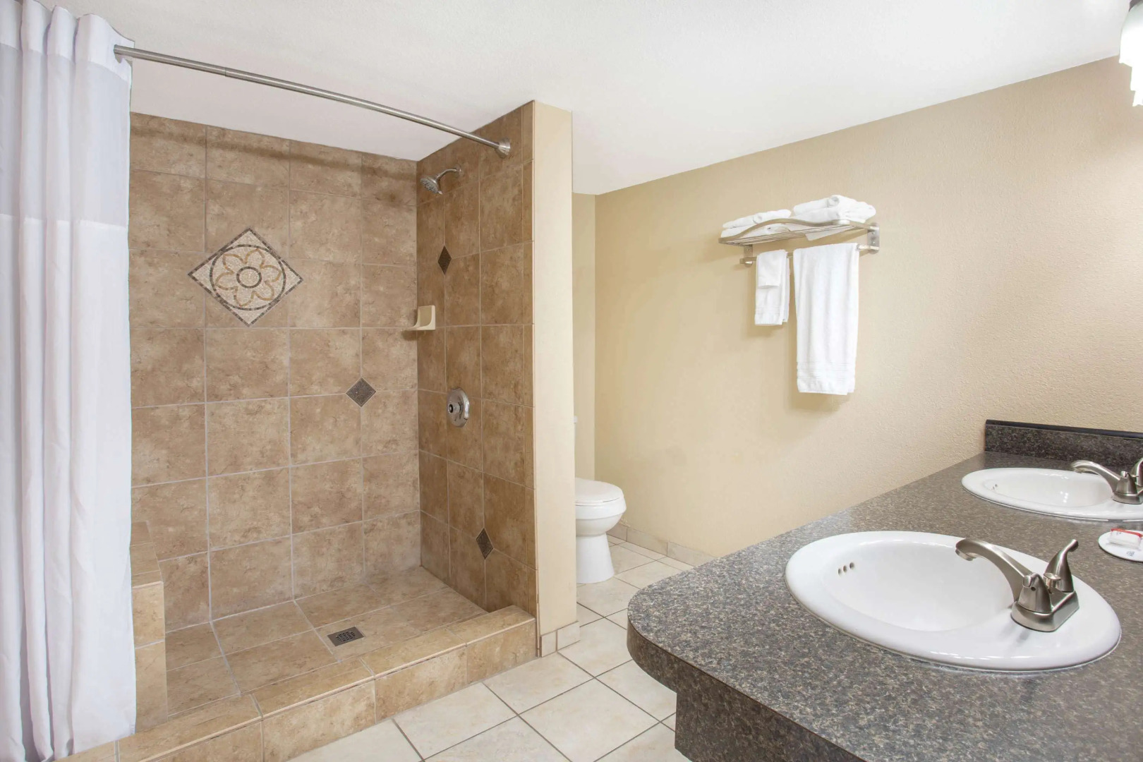 Travelodge by Wyndham Hawthorne