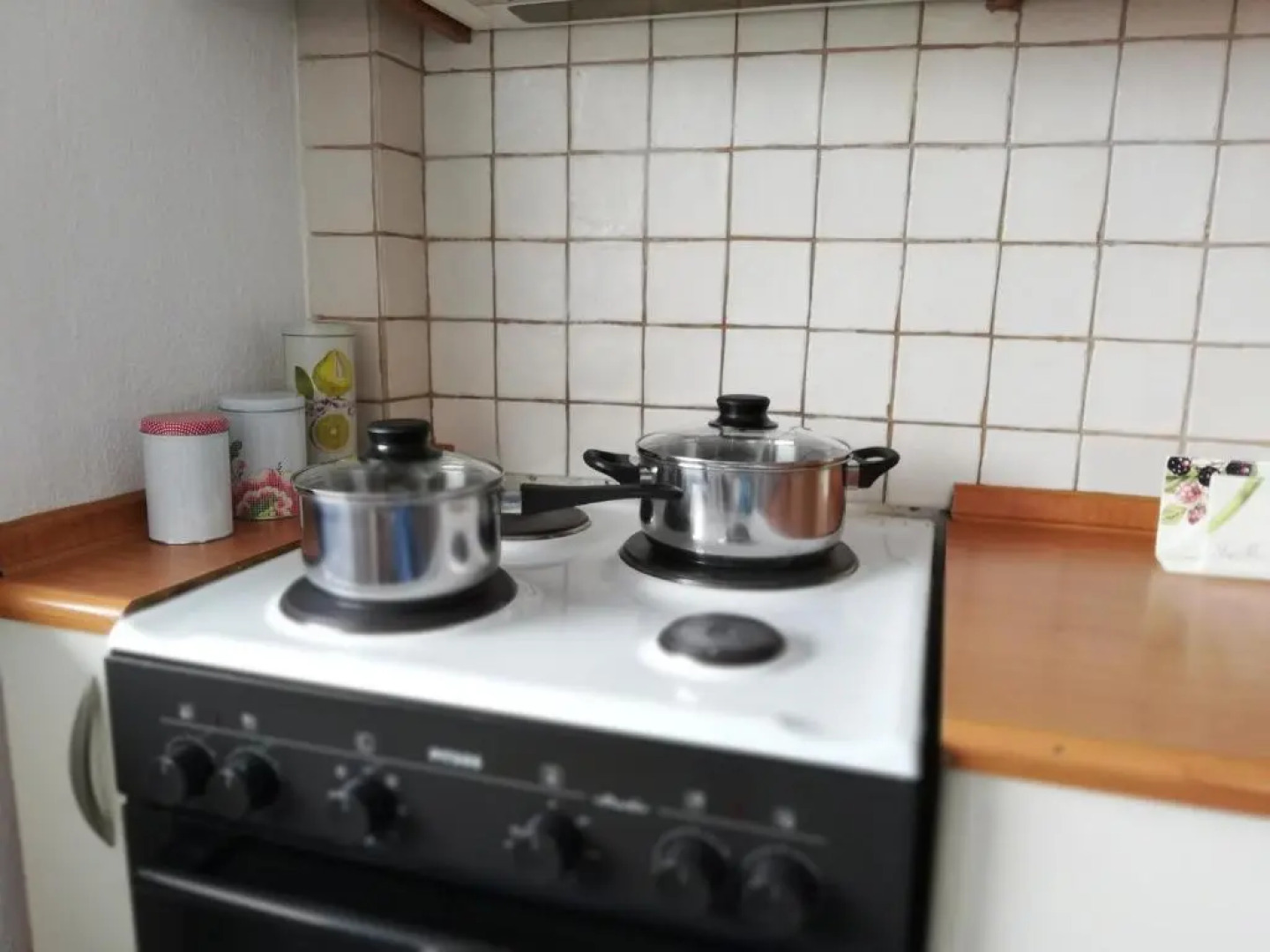 Dora's House comfortable apartment with a yard and view