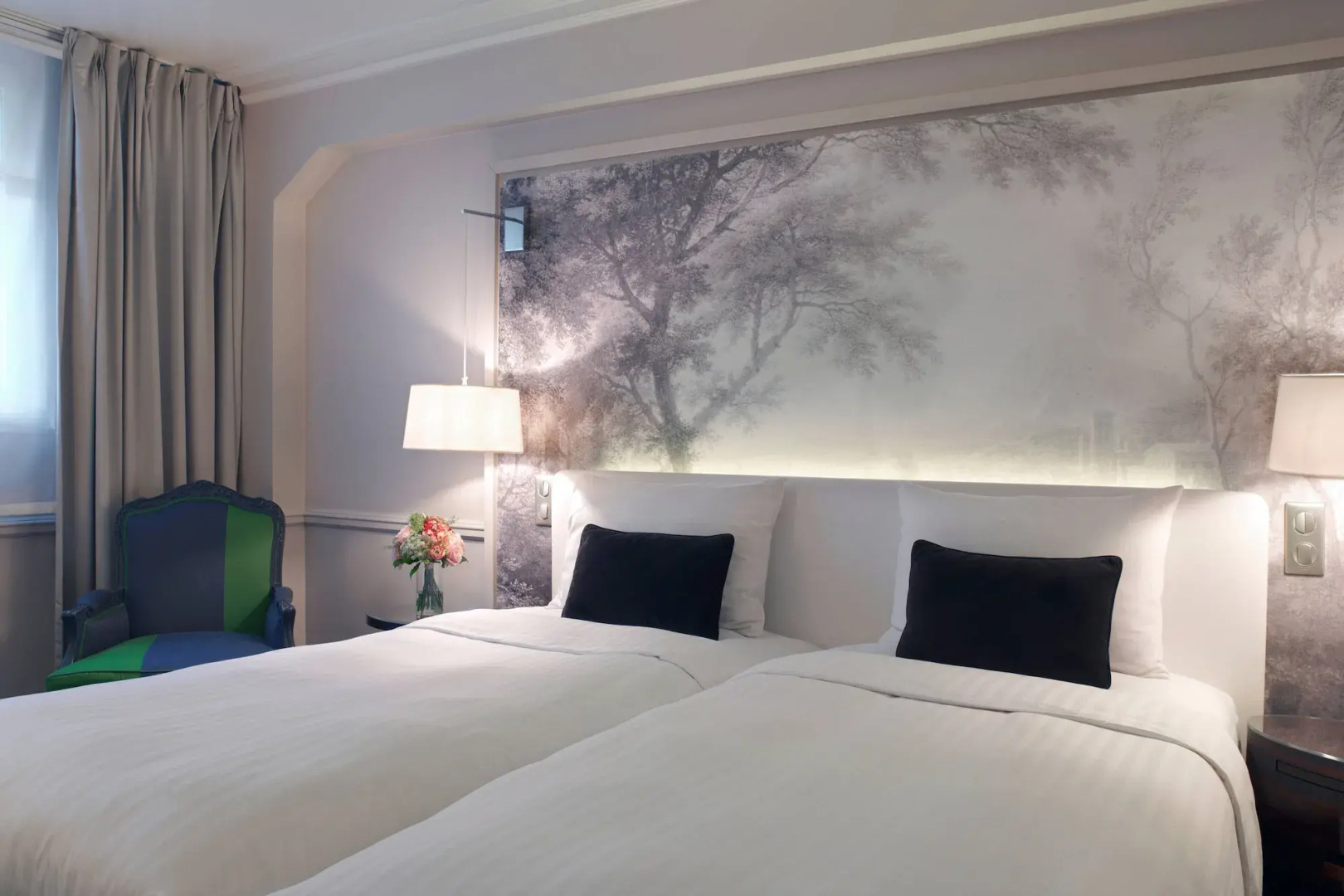 Renaissance Paris Nobel Tour Eiffel Hotel