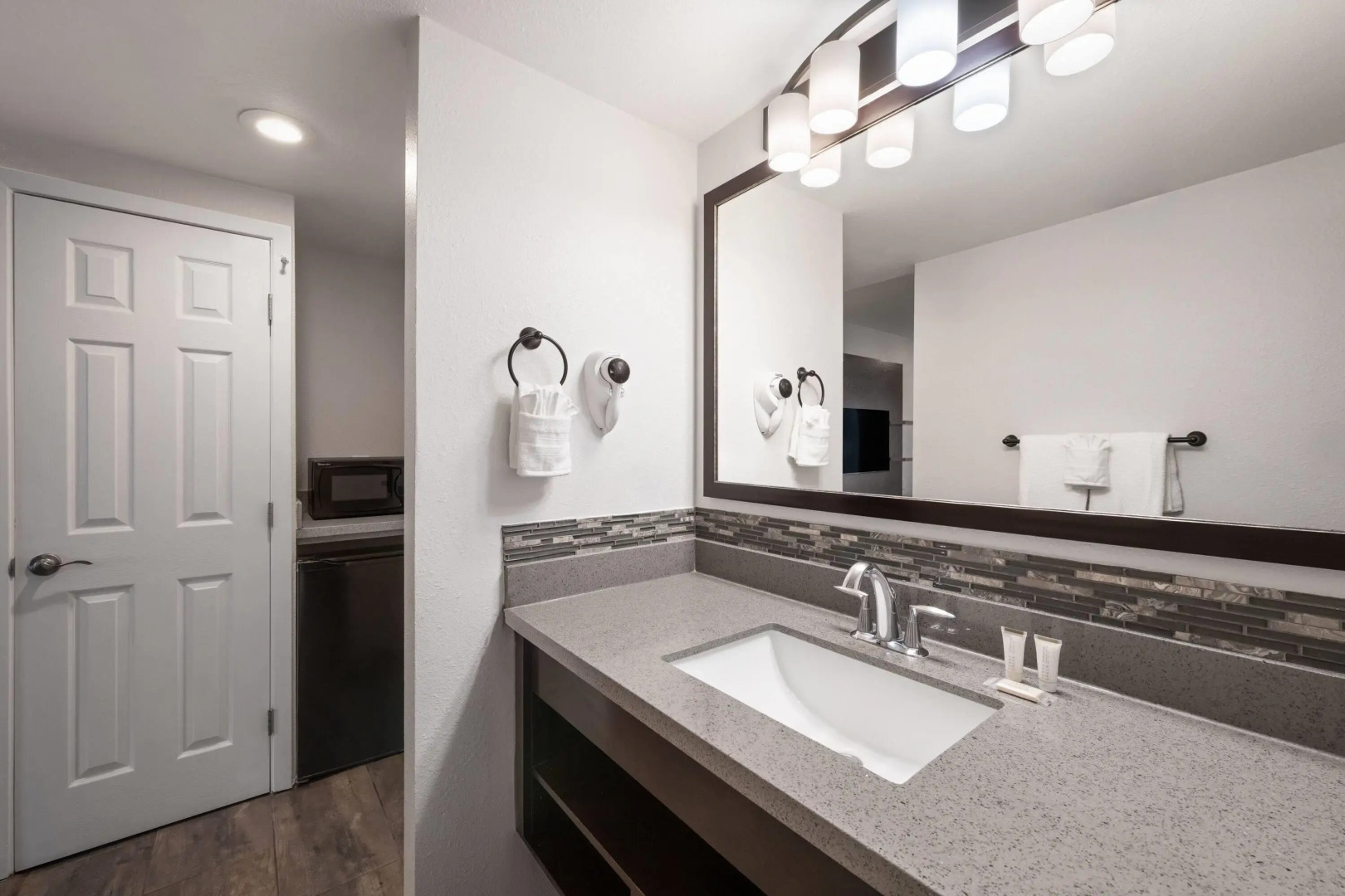 Days Inn by Wyndham Monterey Downtown