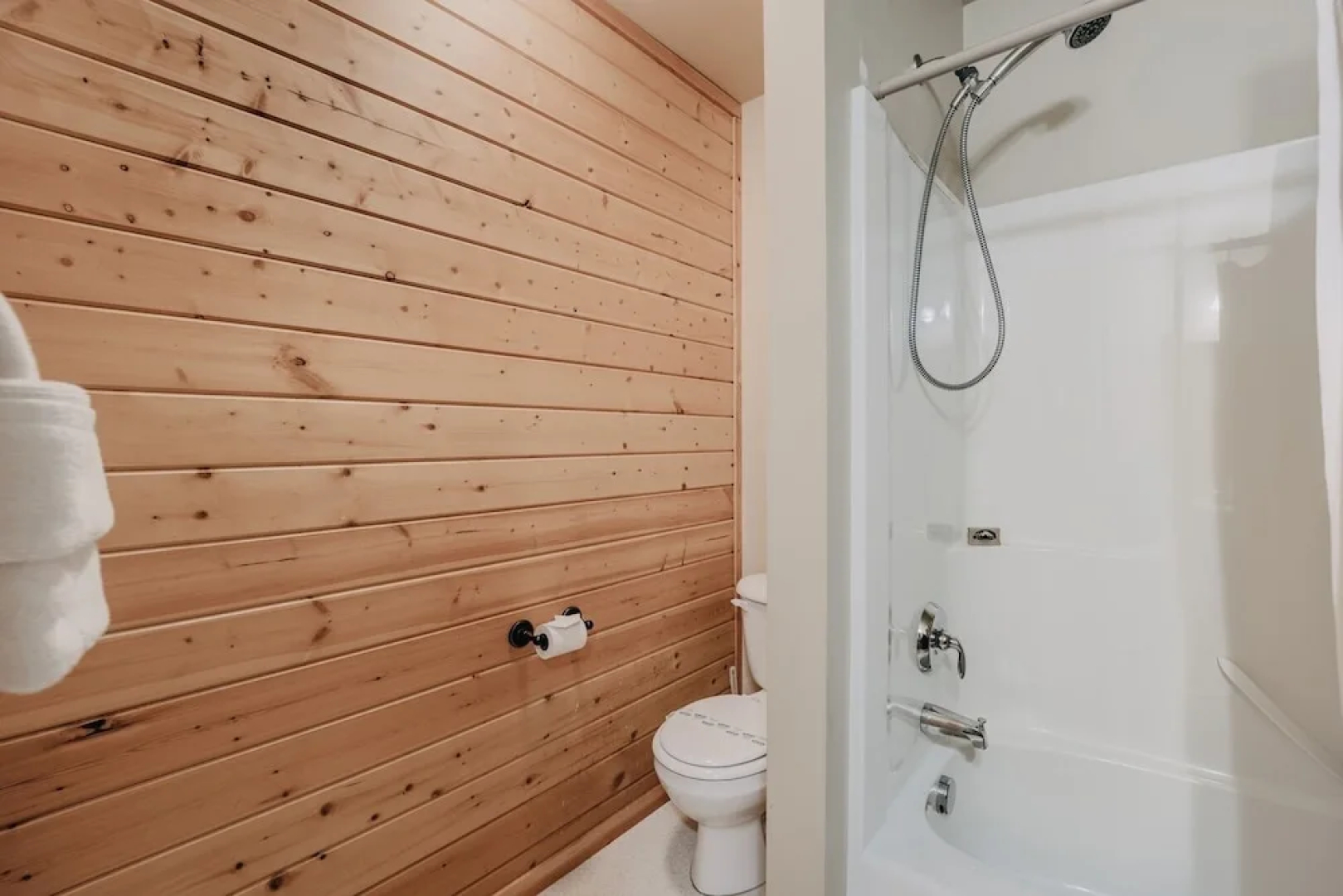 95gs - Hot Tub - Wifi - Pets Ok - Sleeps 4 2 Bedroom Home by RedAwning