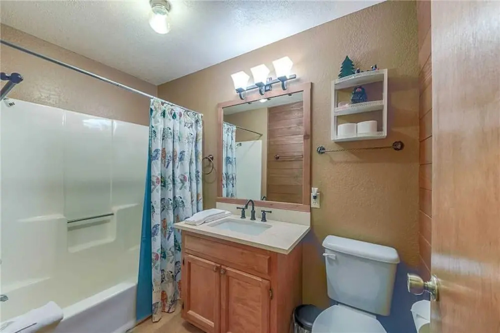 Lincoln Log Cabin - Three Bedroom Cabin with Hot Tub