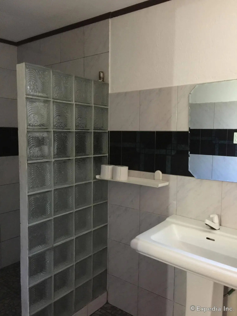 TipTop Hotel, Resto and Delishop