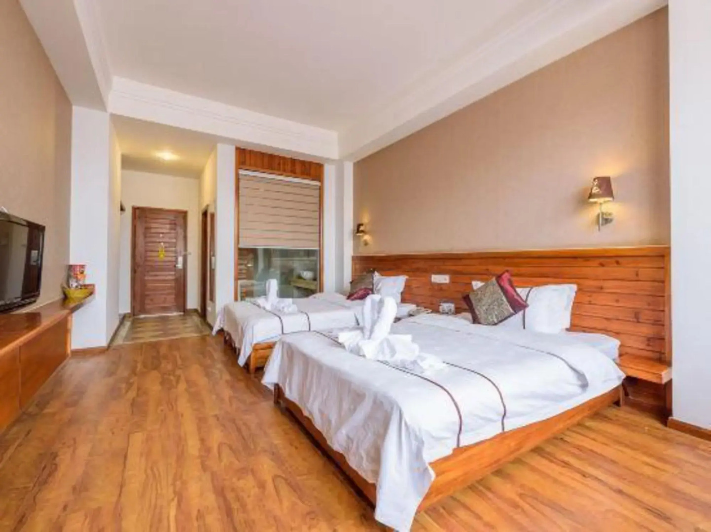 Pu'er Plum Lakeside Hotel