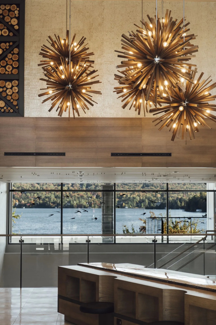 Entourage sur-le-Lac