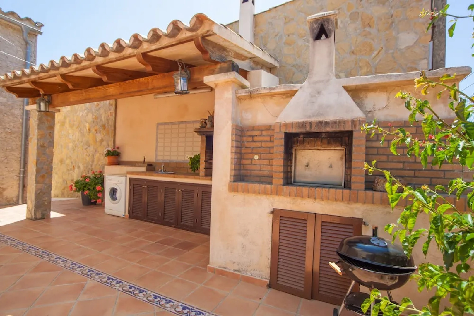 ES Llorer DE CAS Canar