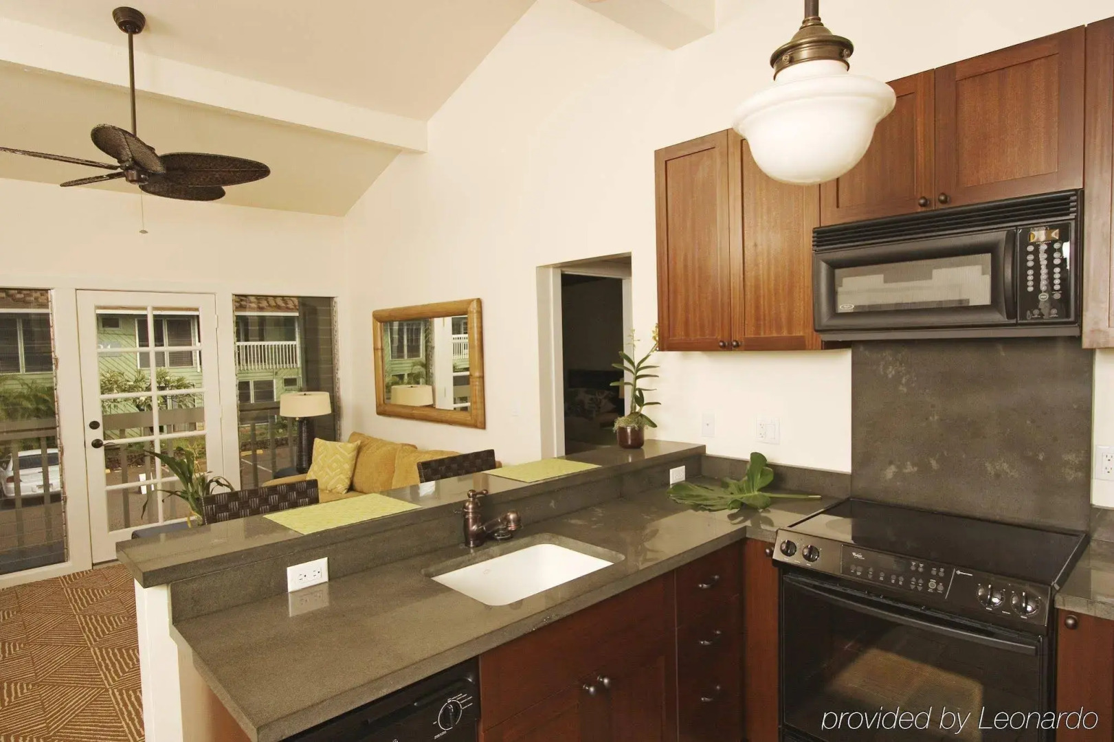 Aina Nalu Lahaina by Outrigger