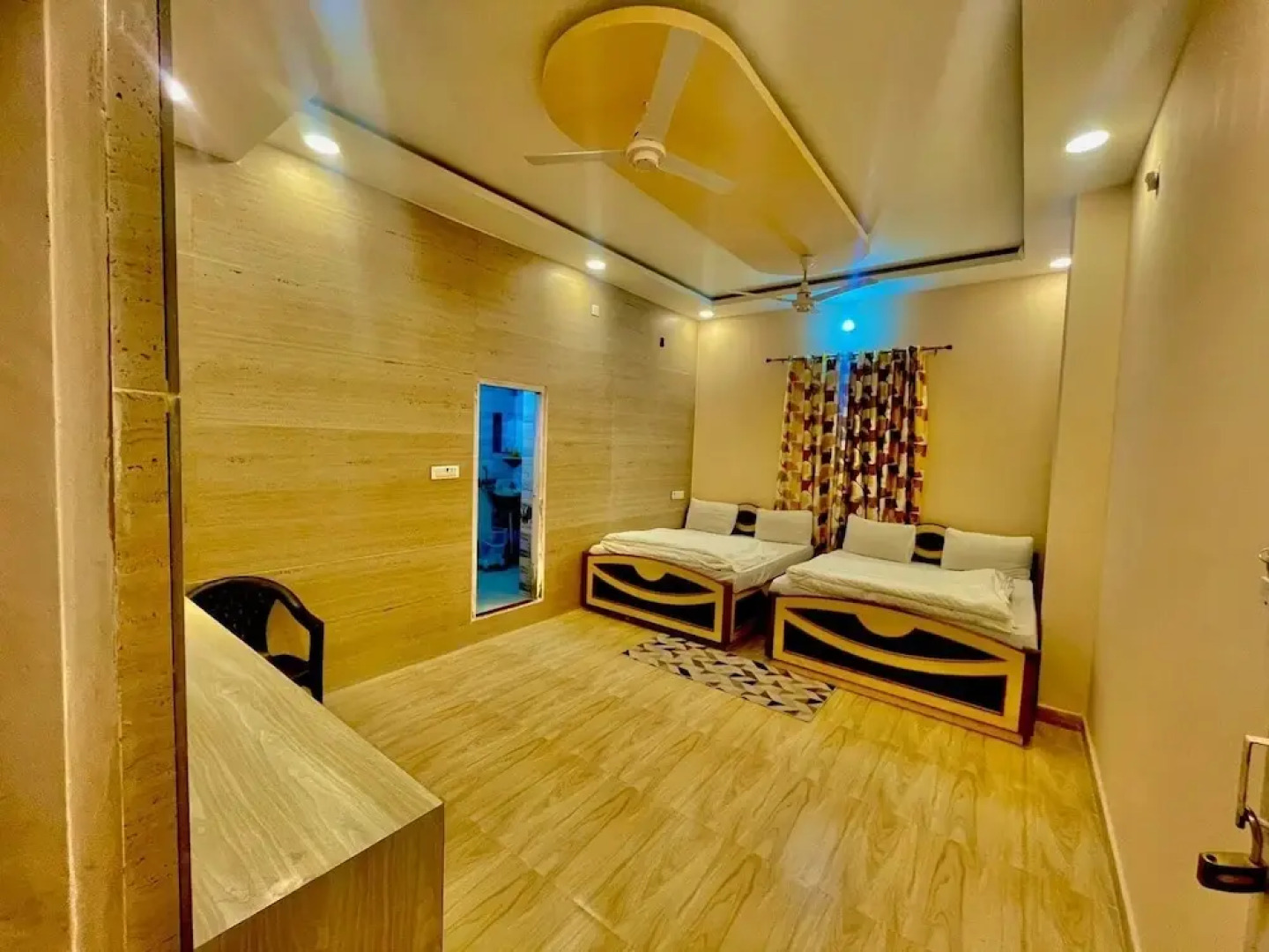 Sunrise Hotel & Restaurant