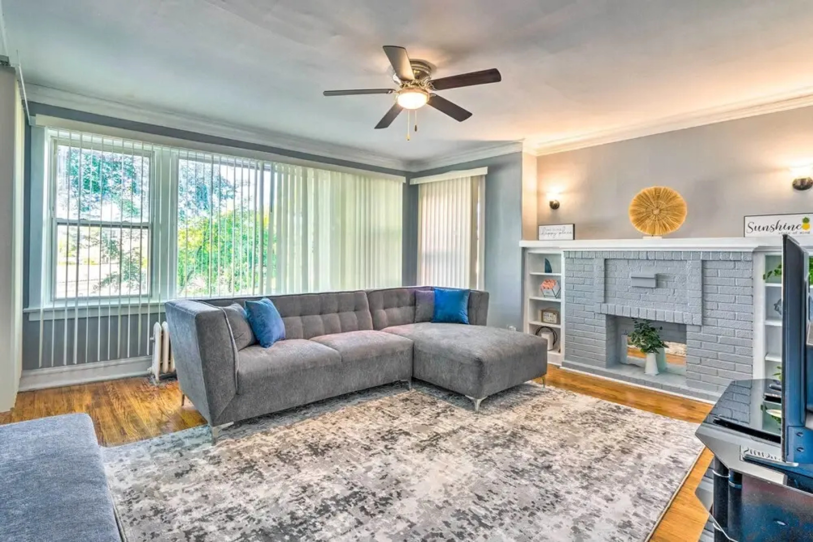 Historic Oak Park Apartment ~ 8 Mi to Downtown