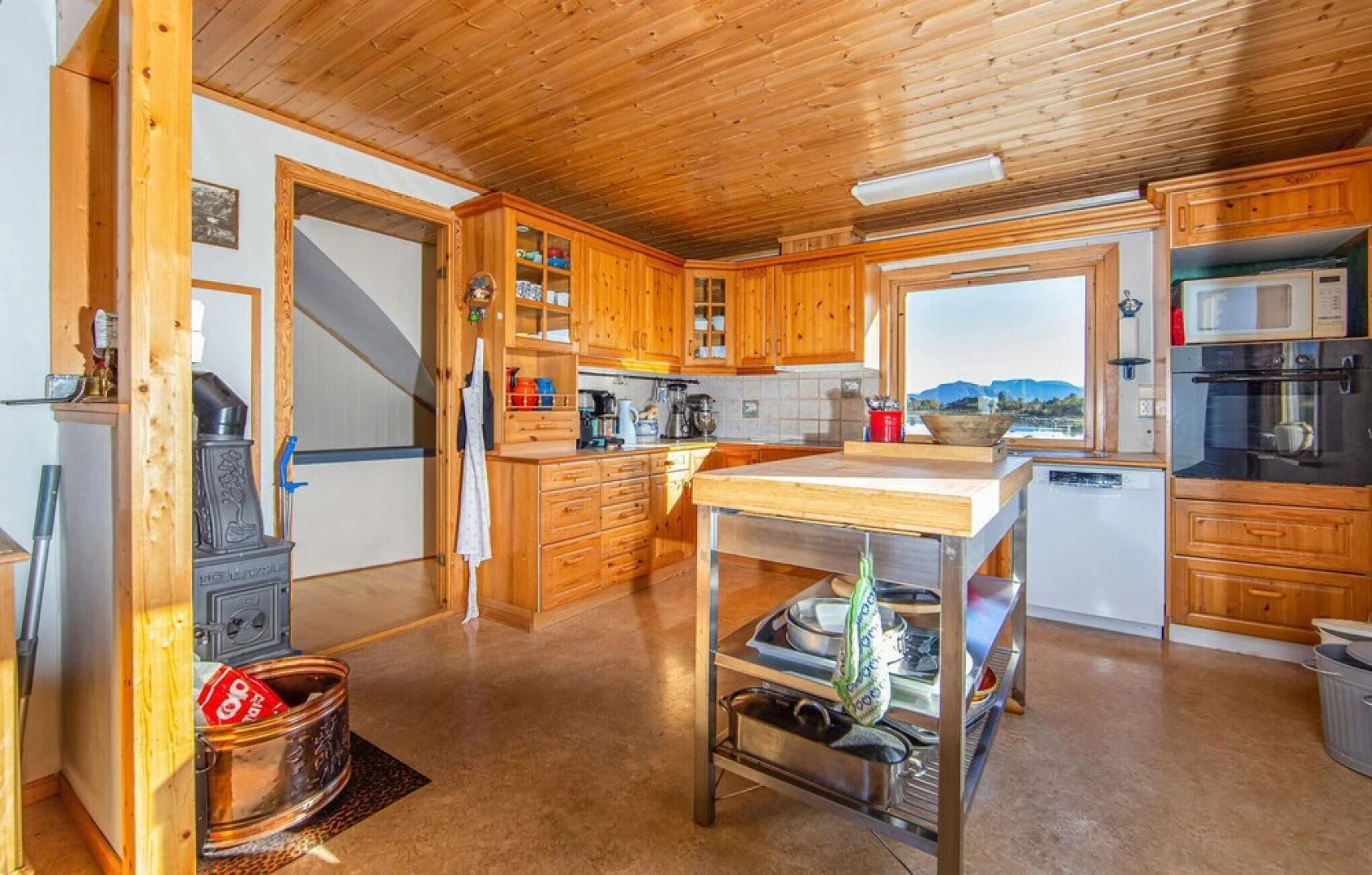 Awesome Home in Fjørtoft With 5 Bedrooms, Internet and Sauna