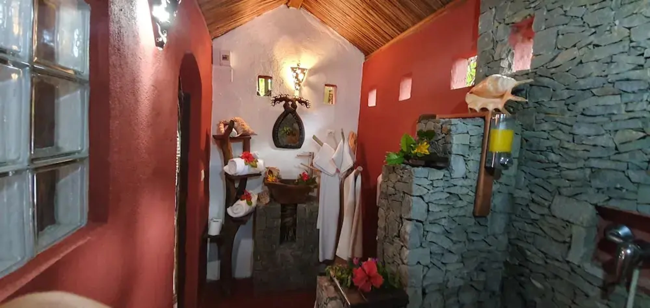 Ravoraha Ecolodge