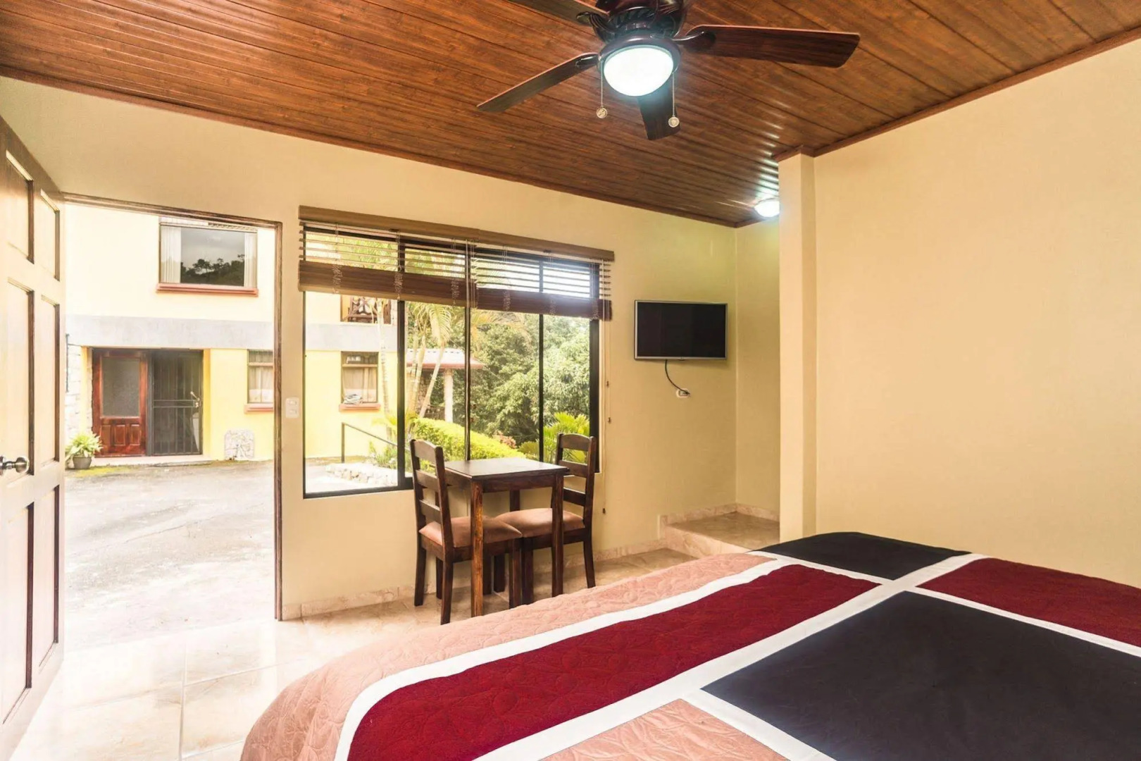 La Terraza Guest House B&B