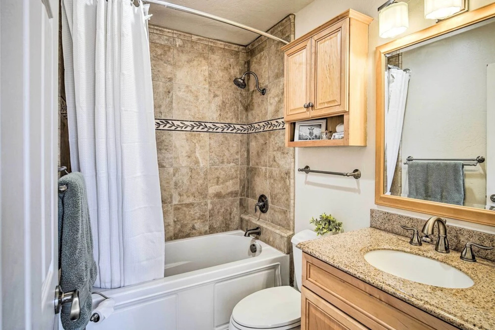 Lake Arrowhead Cabin w/ Game Room + Hot Tub!