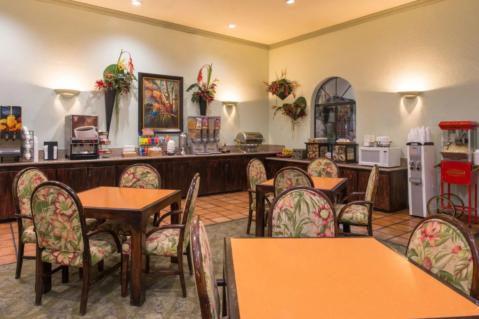 La Fuente Inn & Suites