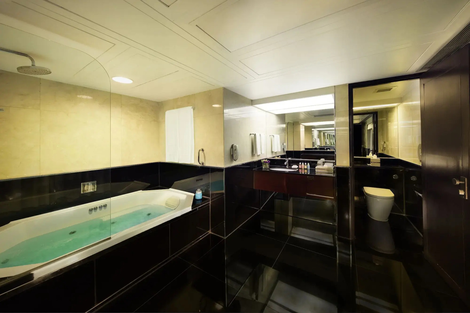 Regal Kowloon Hotel