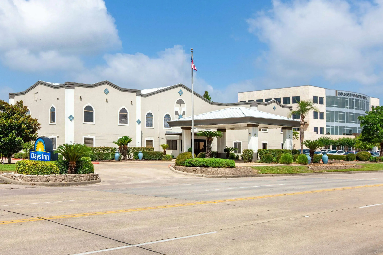 Days Inn & Suites by Wyndham Webster NASA-ClearLake-Houston