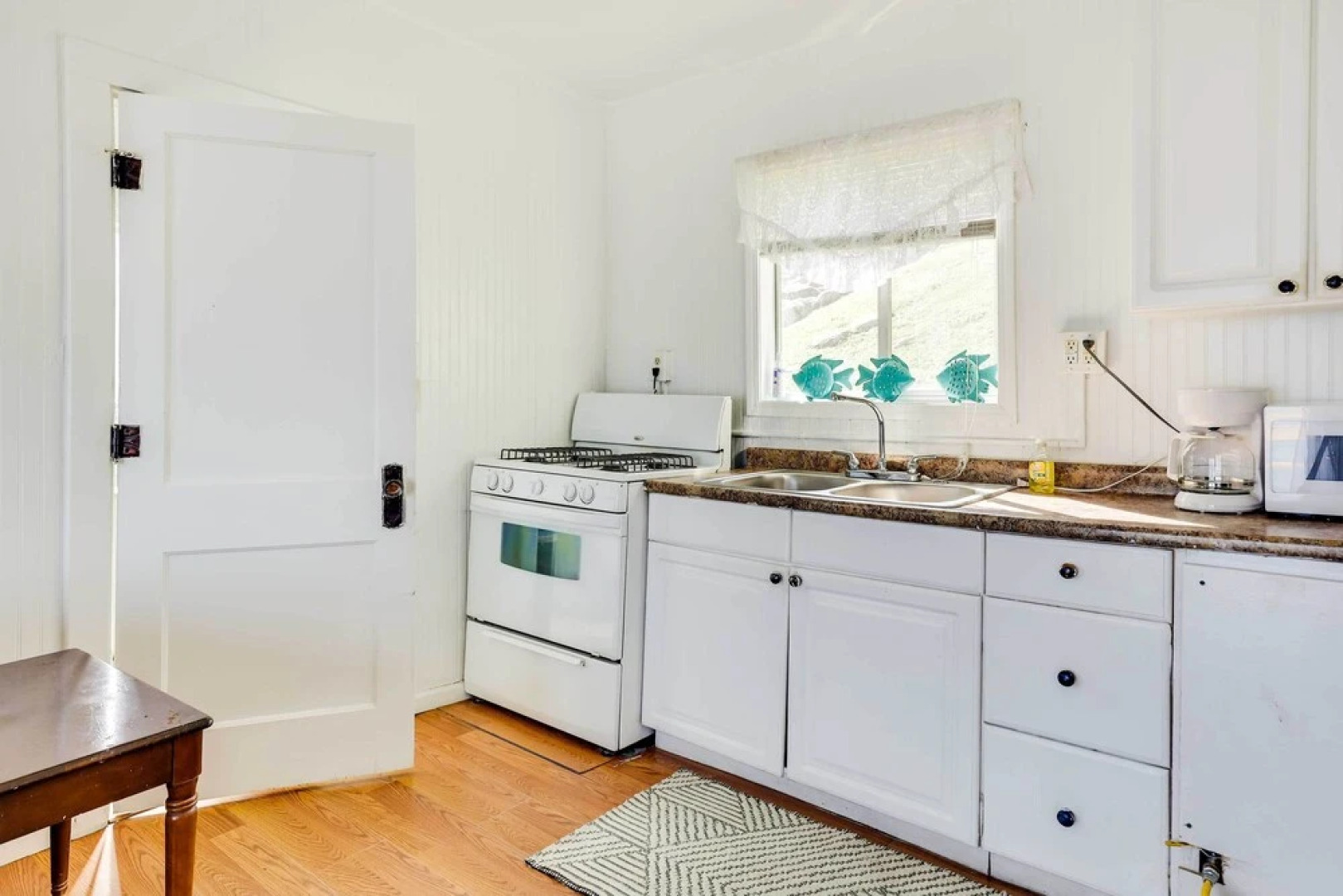 Scenic Geneva Cottage w/ Lake Erie Beach Access!