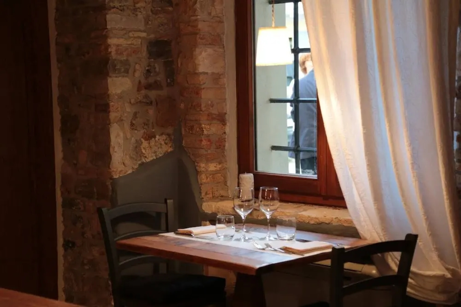 1883 Restaurant & Rooms