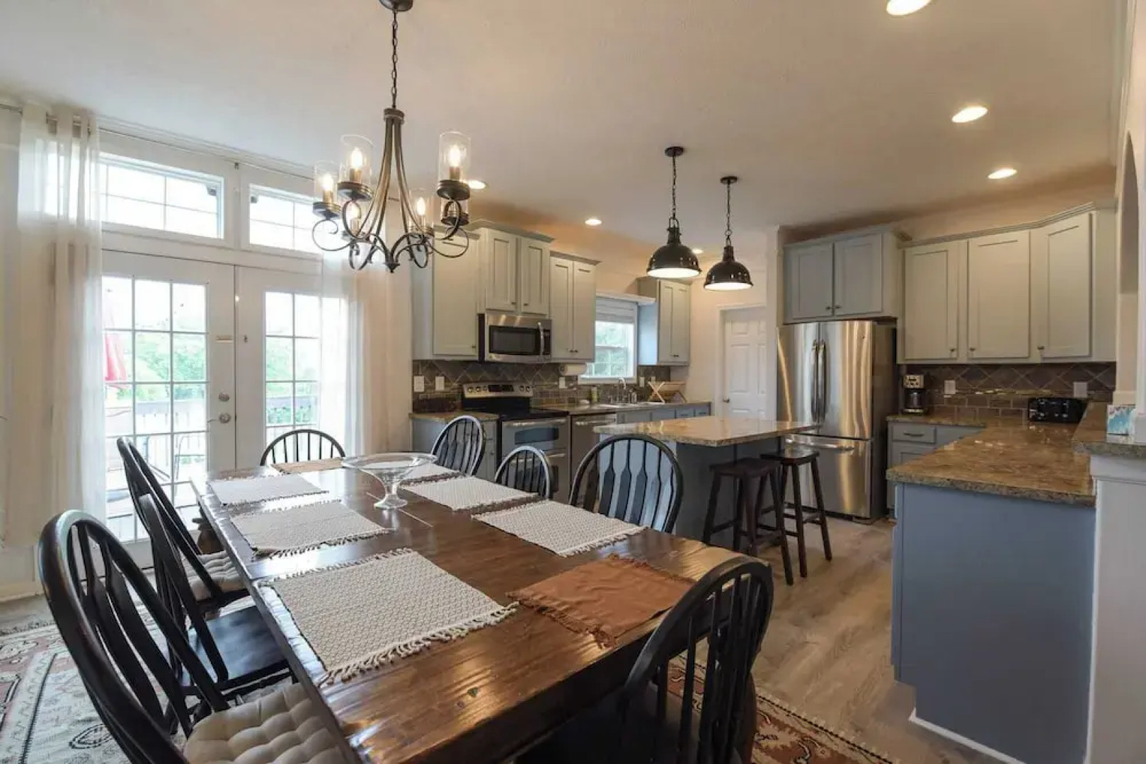 Riverside Ranch by Avantstay Mins to Downtown