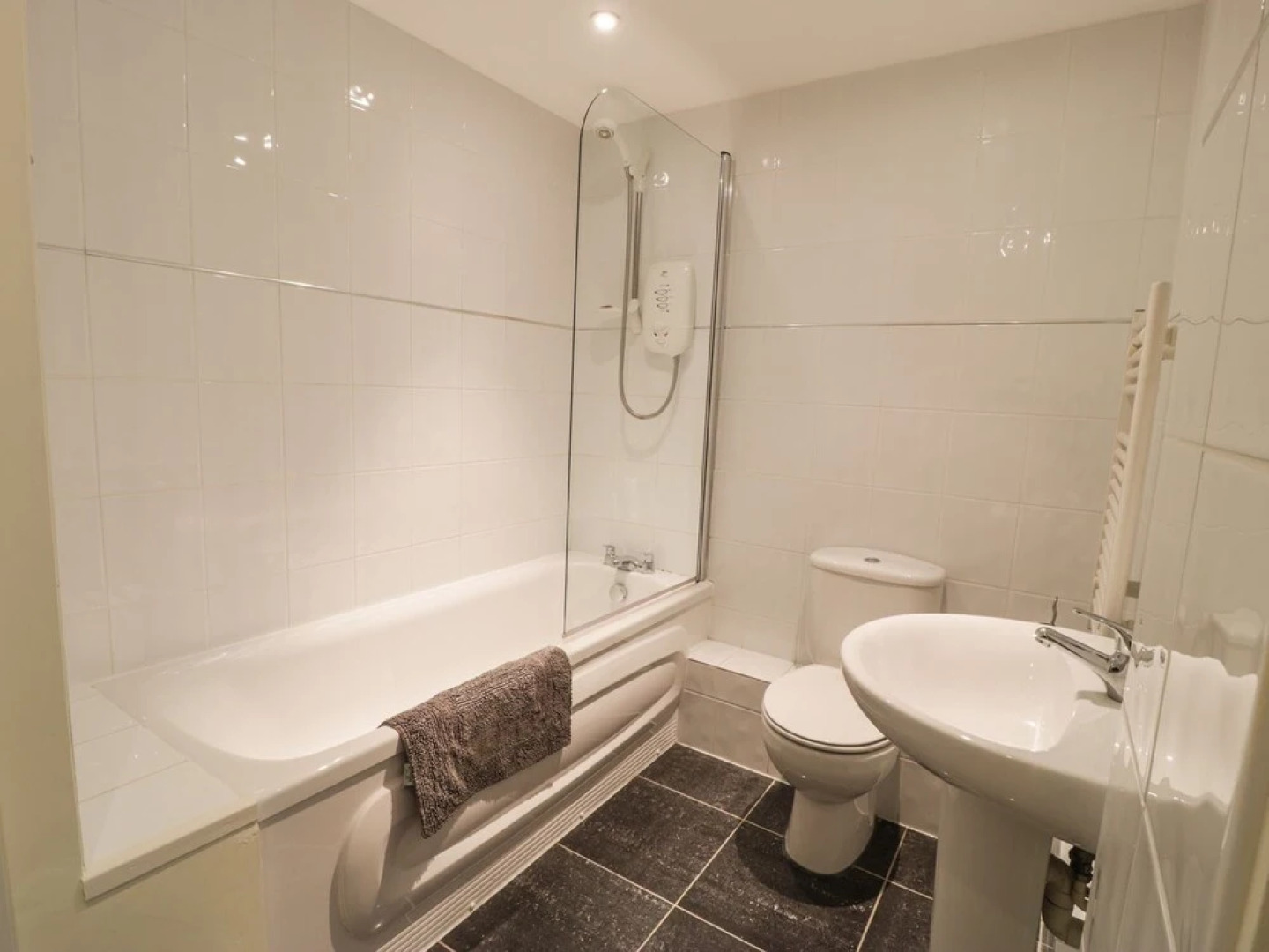 Apartment 1, 10 Marian y Mor