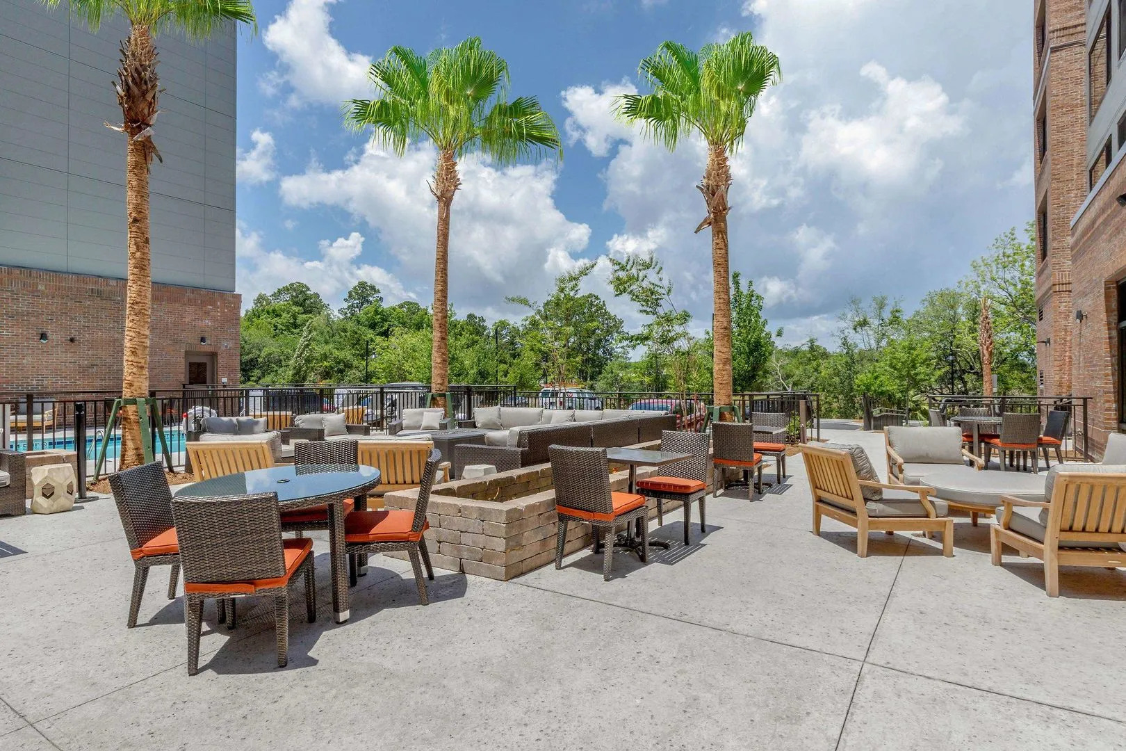 DoubleTree by Hilton Charleston Riverview